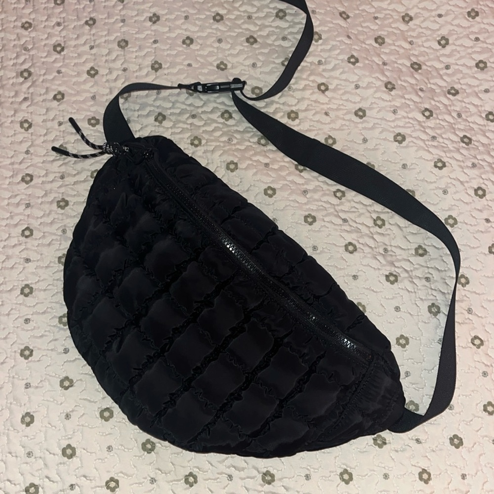 Street Level Harper Quilted Belt Bag